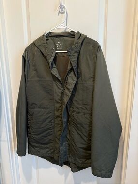Nike Dri-FIT Hooded Jacket Olive Green Men’s Medium Lightweight Windbreaker